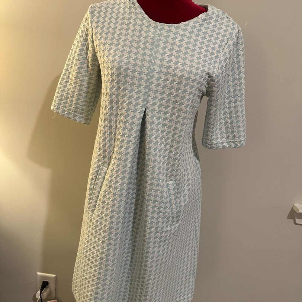 Tyler Boe Blue and White Houndstooth Midi Dress